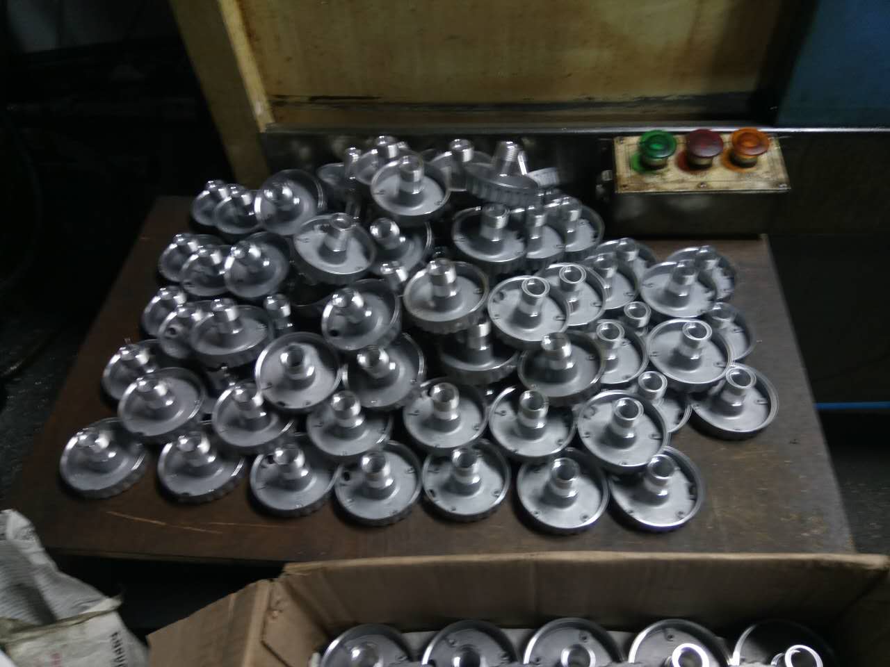  CKX6146C (46標準排刀機）是高速度機，一個鐘頭做了這么多樣品