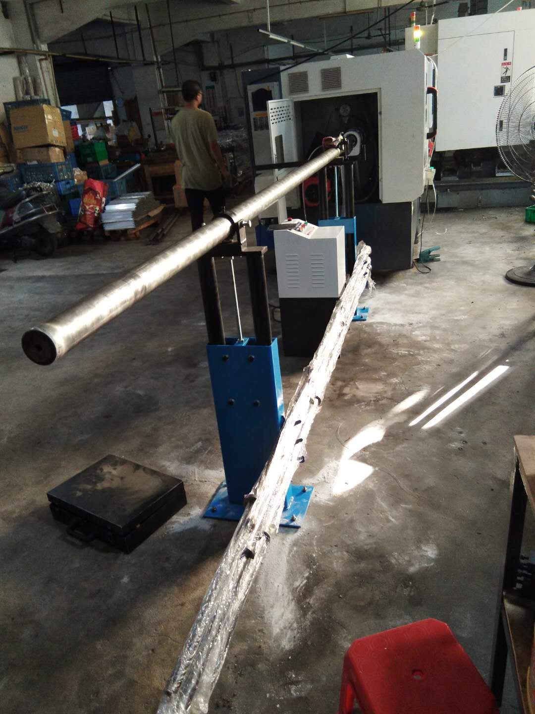 數(shù)控車床油欲送料器（配凱恩利46標(biāo)準(zhǔn)排刀機(jī)） 數(shù)量1臺(tái)機(jī)