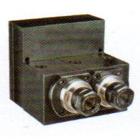 控制系統(tǒng)及主軸電機(jī)采用伺服主軸，加裝兩軸徑向或軸向伺服動(dòng)力頭。可實(shí)現(xiàn)主軸360度任意分度定位，鉆、攻、銑功能。