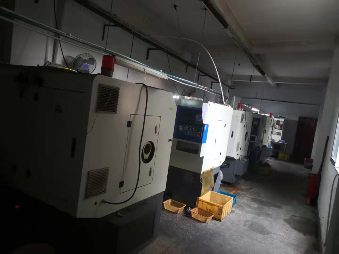 現(xiàn)在機(jī)器擺在一樓，總的有六~七臺(tái)機(jī)，六臺(tái)機(jī)是中山凱恩利機(jī)械的。其中36機(jī)5臺(tái)，46機(jī)1臺(tái)